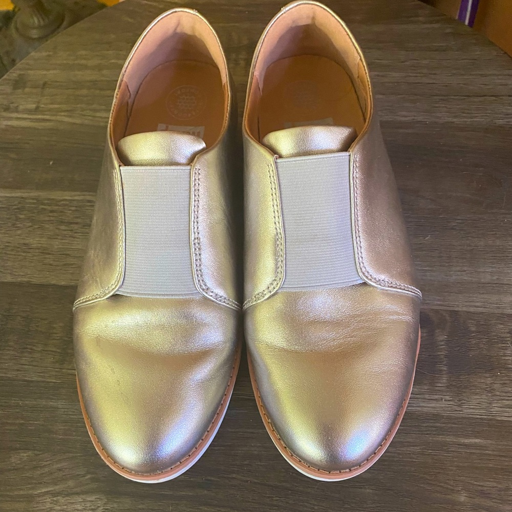 Fitflop Women's Laceless Derby Slip On Shoe Size 7.5 Silver Leather